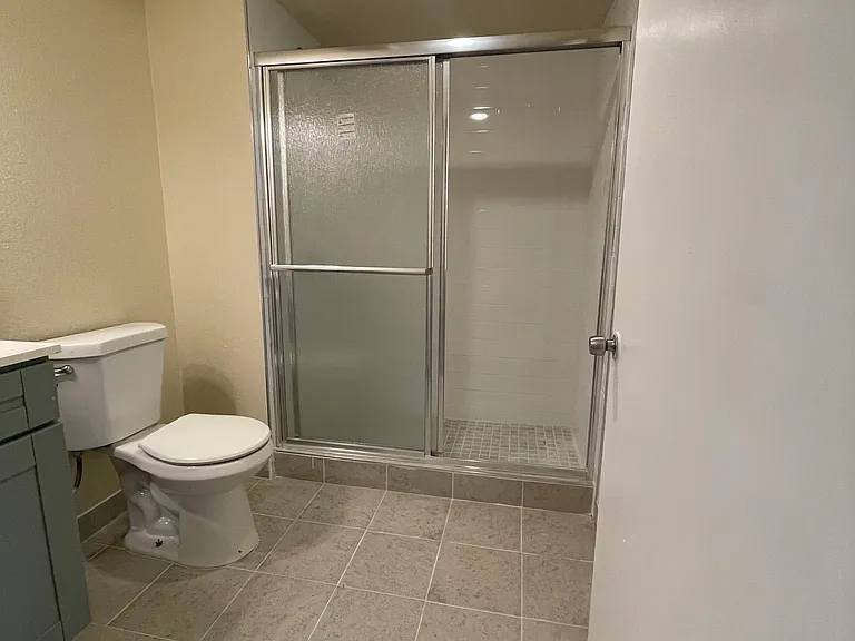 Genesis Apartments — Photo 39