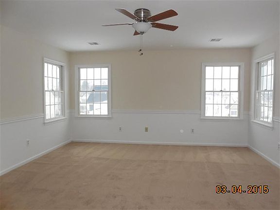 4th image of 215 Mill Race Dr