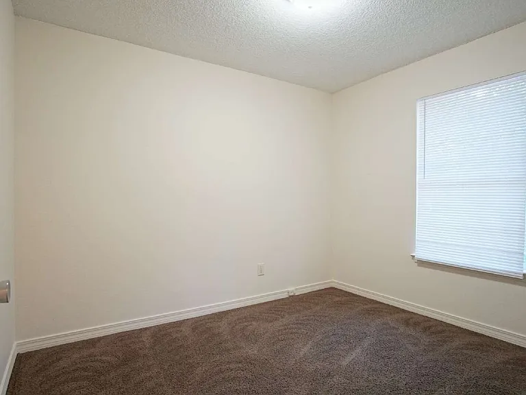 4121 Woodfin Cir — Photo 11