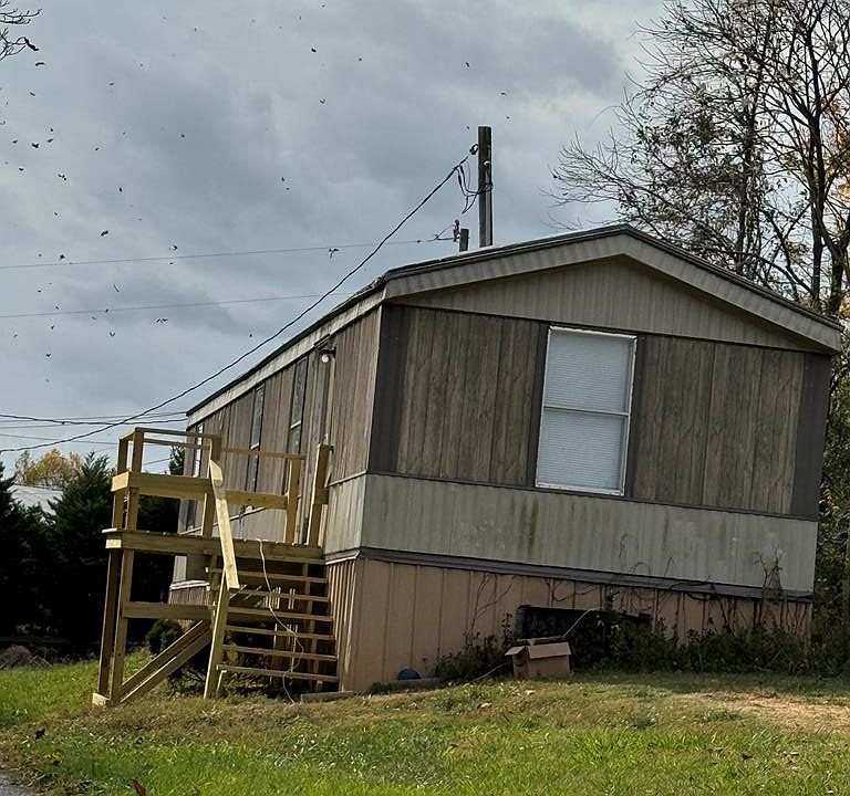 2nd image of 134 Mockingbird Ln