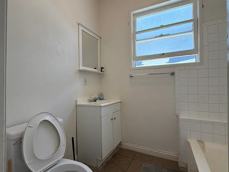 2708 Raymond Ave — Photo 7