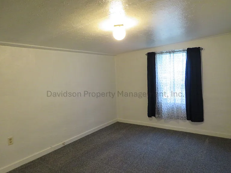 1212 1/2 McArthur Ave — Photo 6