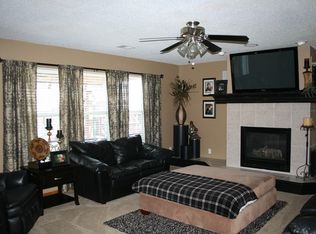 1016 Camelot Dr, Raymore, MO 64083