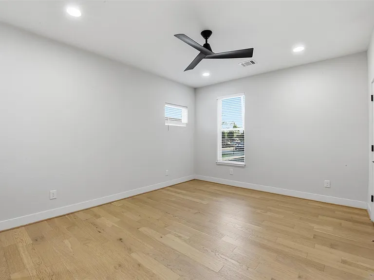2204 Lou Ellen Ln — Photo 7