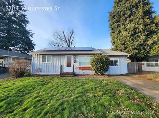 370 E Gloucester St, Gladstone, OR 97027