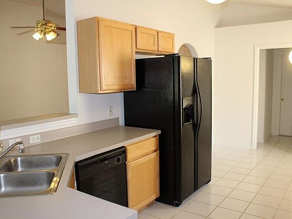 3rd image of 139 Sterling Pine St