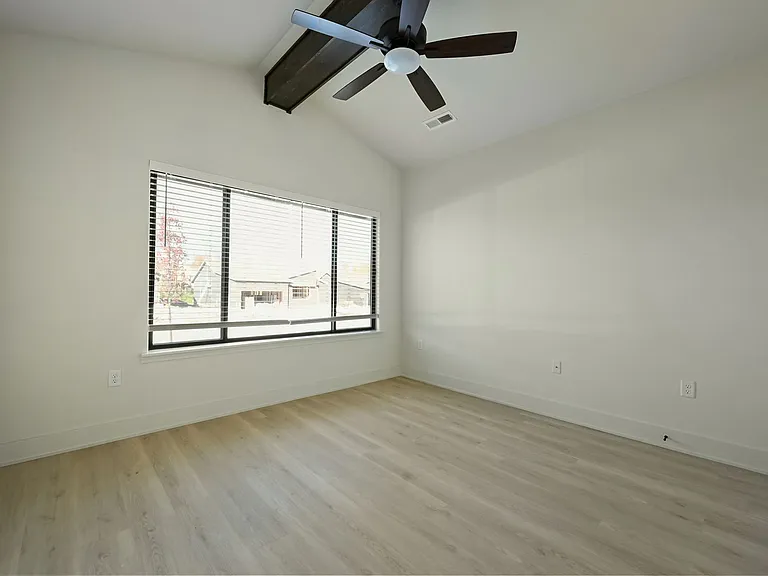 212 E Maplewood Ln — Photo 21