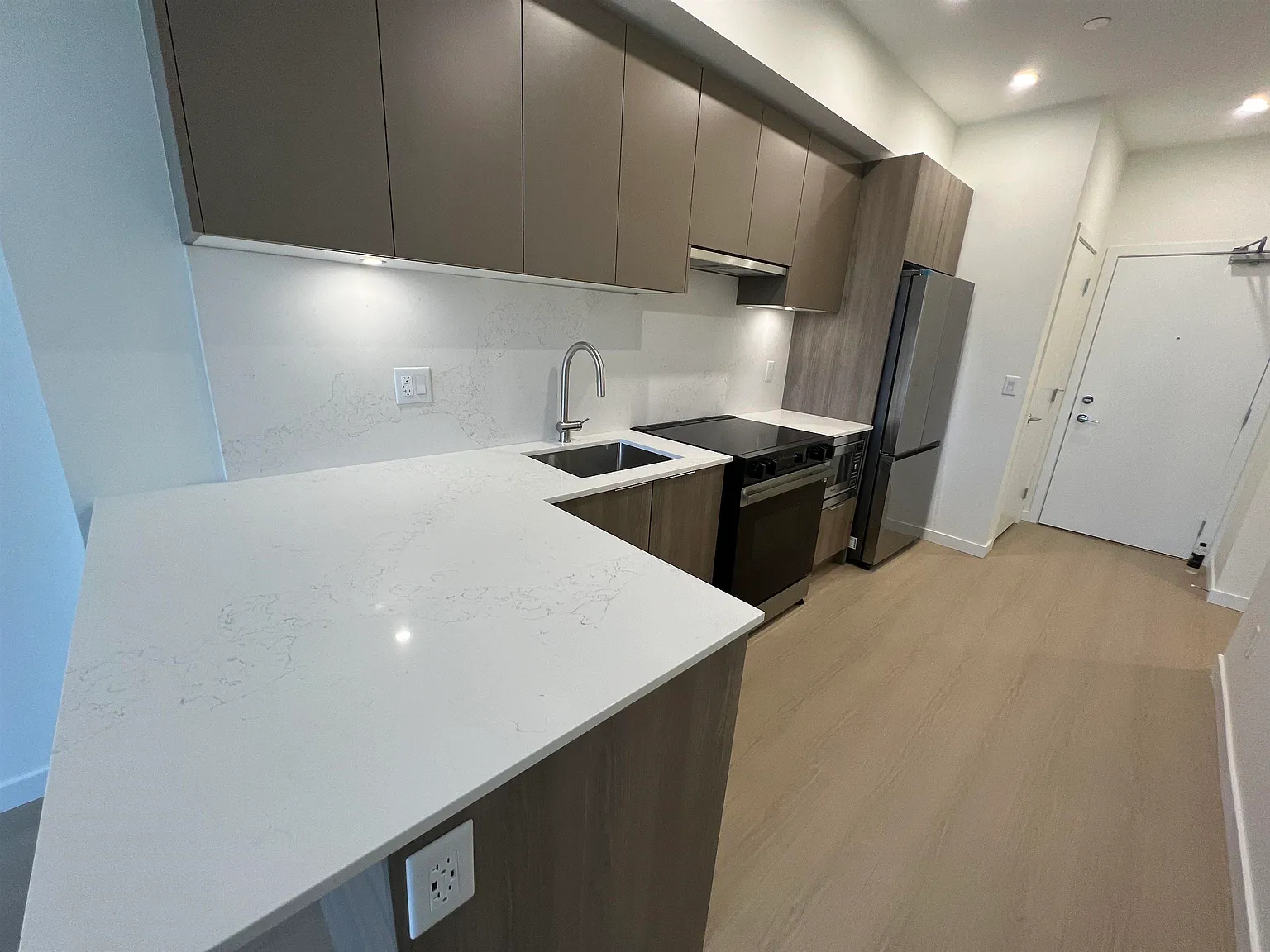 1 bed, 488 sqft, $1,900 — Photo 2