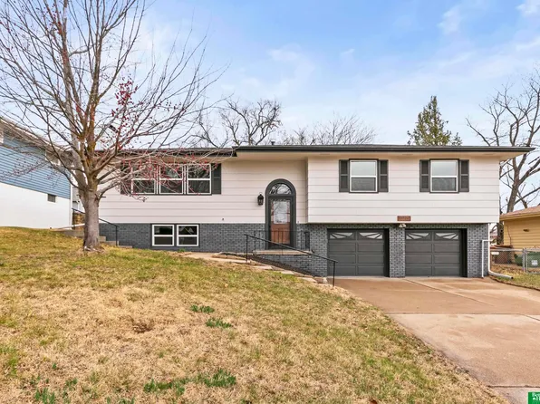 1912 Lloyd St, Bellevue, NE 68005