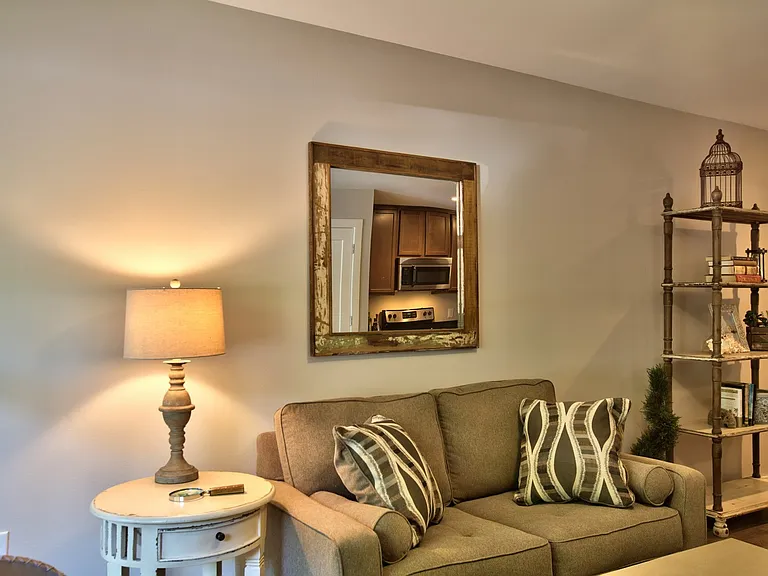 924 E 51st St #106 — Photo 35