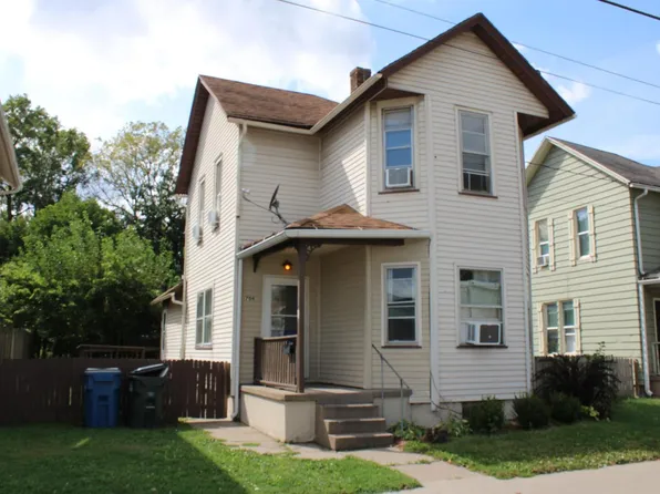 704 Cedar St, Muscatine, IA 52761