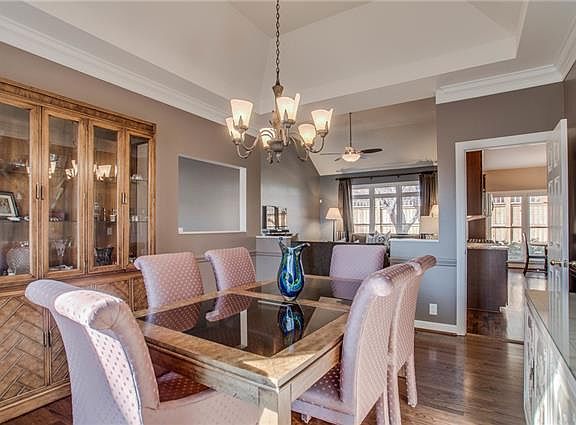 5th image of 400 Arlington Pl