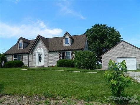 Plenty of room for a garden,fenced backyard. Hot tub to look at the stars at night, New refrigerator