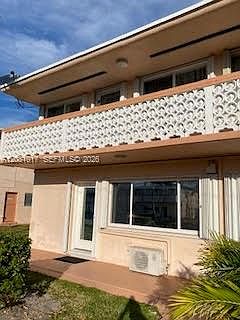 2nd image of 925 SW 11th Ave APT 1