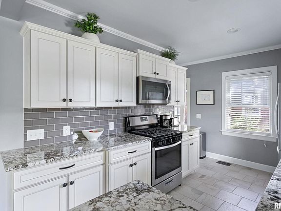 4th image of 1609 Eastmere Dr