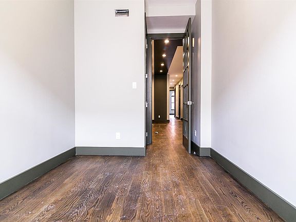 005_207_Ralph_Avenue-5