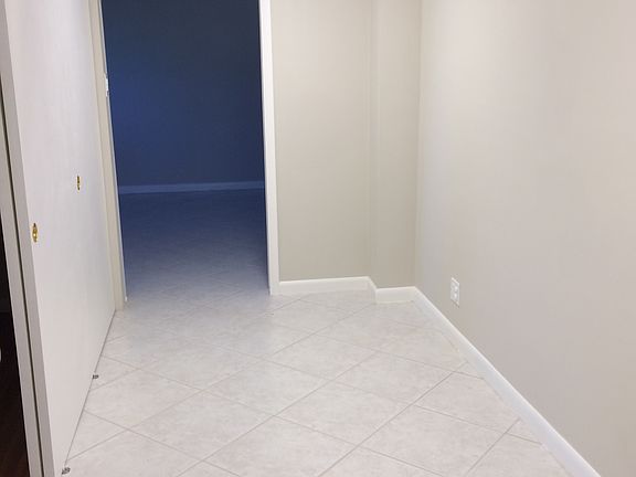 4th image of 76 Isle Of Venice Dr APT A