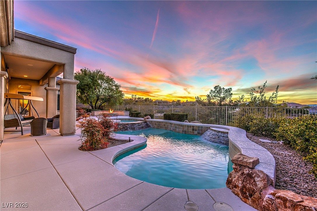 29 Golf Crest Ct