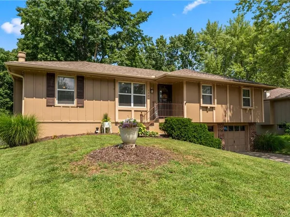 1400 SE 16th Pl, Oak Grove, MO 64075