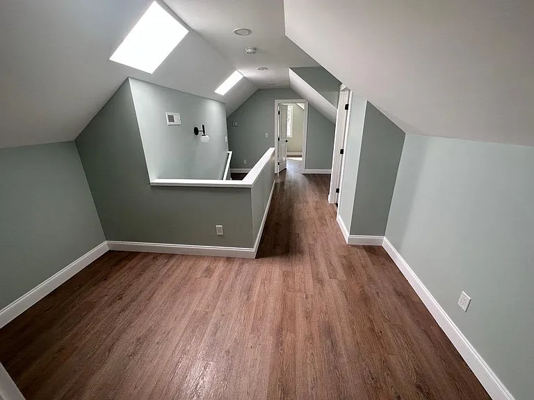 184 Powell St — Photo 16