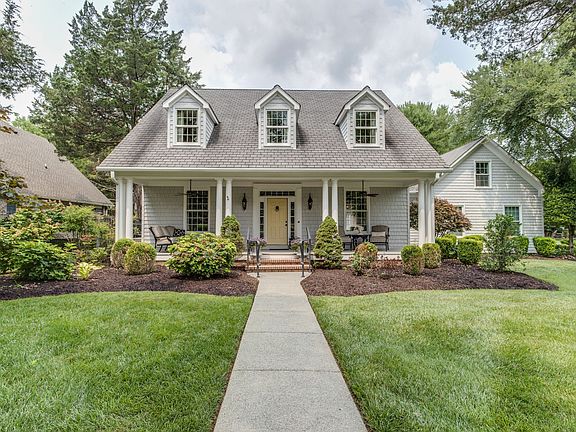 3rd image of 2239 Northwoods Dr