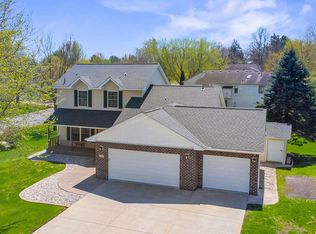 955 Park Dr, Belle Plaine, MN 56011