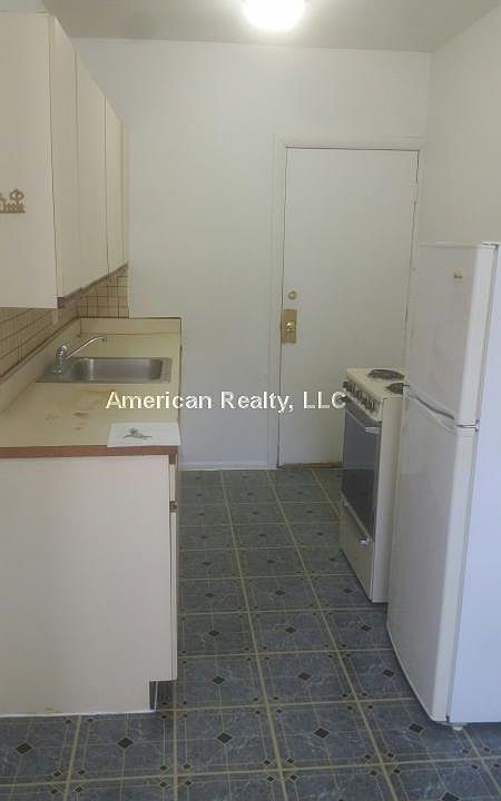 1st image of 4515 N Malden St APT 1C