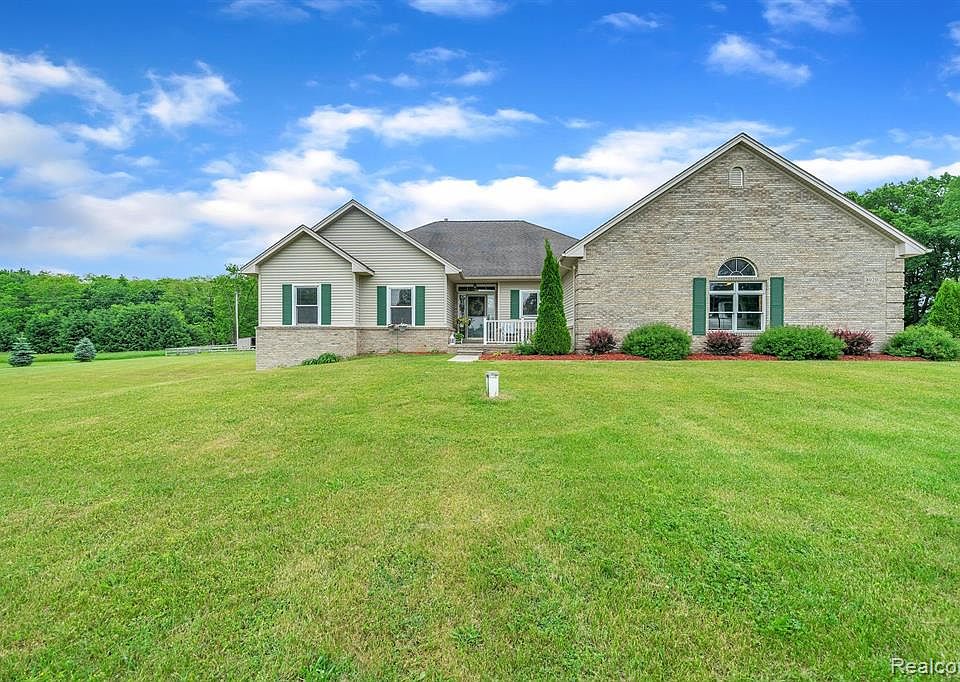 8020 Northview Dr, Howell, MI 48855 Zillow