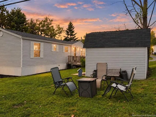 99 Hedgeview Dr, Fredericton, NB E3B 6R8