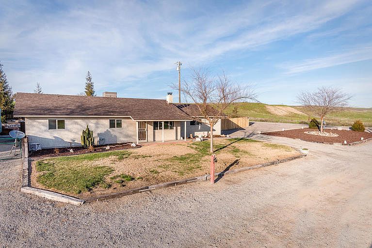 1st image of 165 Almond Dr