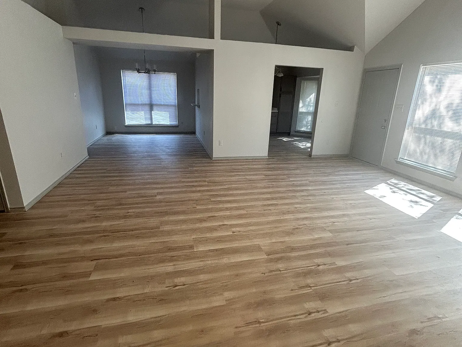3 bed, 1679 sqft, $2,300 — Photo 2