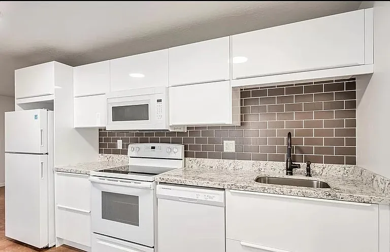 1368 S 1050 W — Photo 5