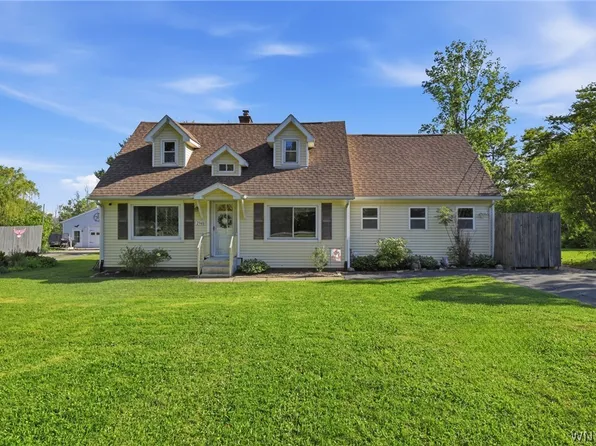 2940 Cloverbank Rd, Hamburg, NY 14075