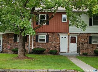 Townhouse Place, Killingly, CT 06239