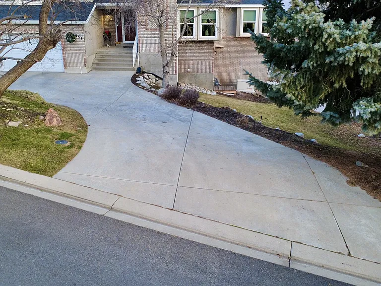Hillside Cir — Photo 10