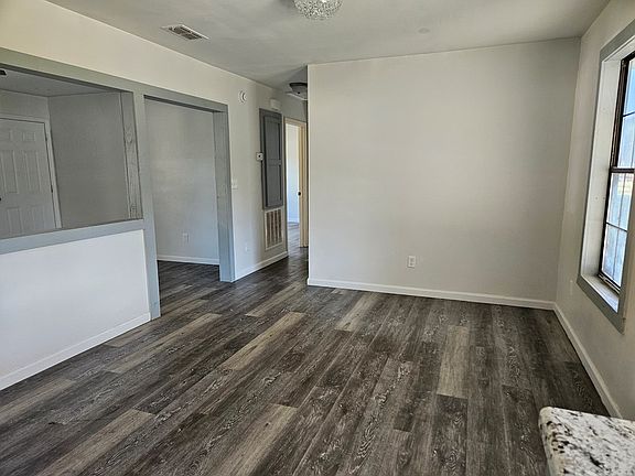 5th image of 408 Bay Tree Rd
