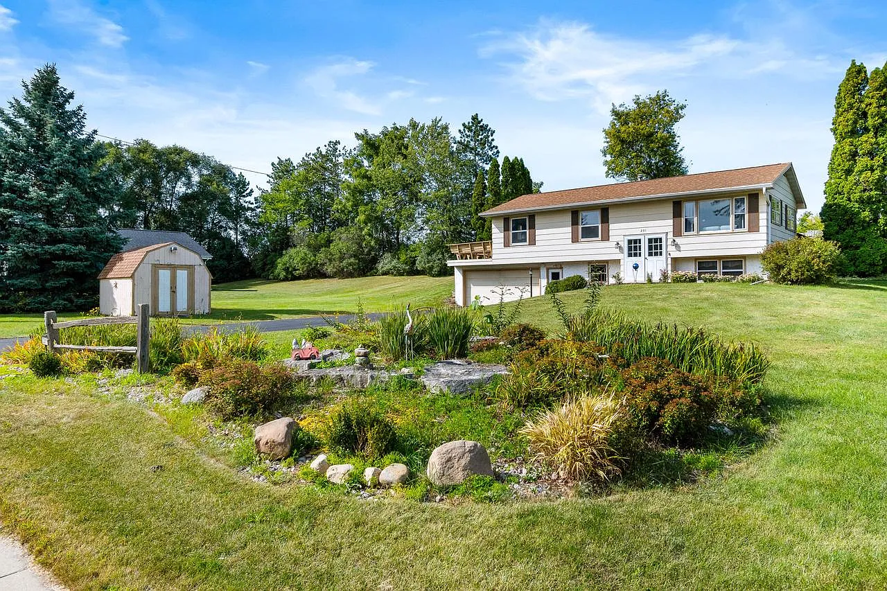 201 Cedar STREET photo 1