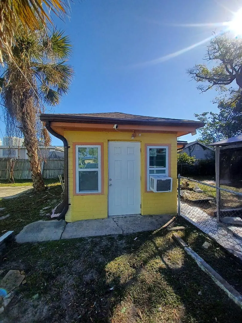 137 Highland Ave — Photo 1