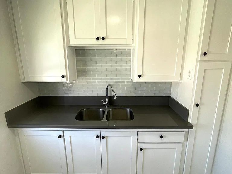 373 Termino Ave #7 — Photo 2