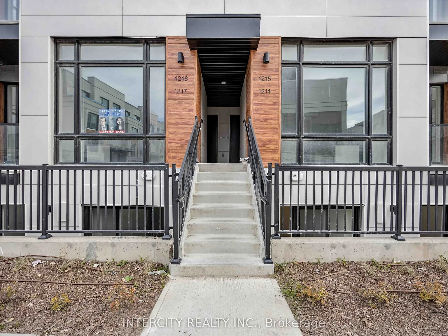 Elgin East at Bayview — Photo 4