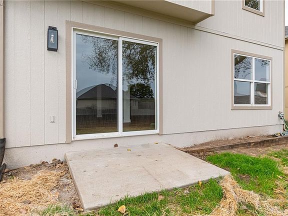 5th image of 1211 NW Scenic Dr