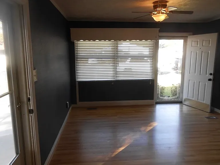 1402 Vance Dr — Photo 27