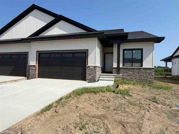 1272 Berkshire Ln, North Liberty, IA 52317