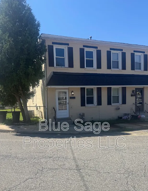 2 bed, 1.5 bath, 1000 sqft, $1,545 — Photo 1