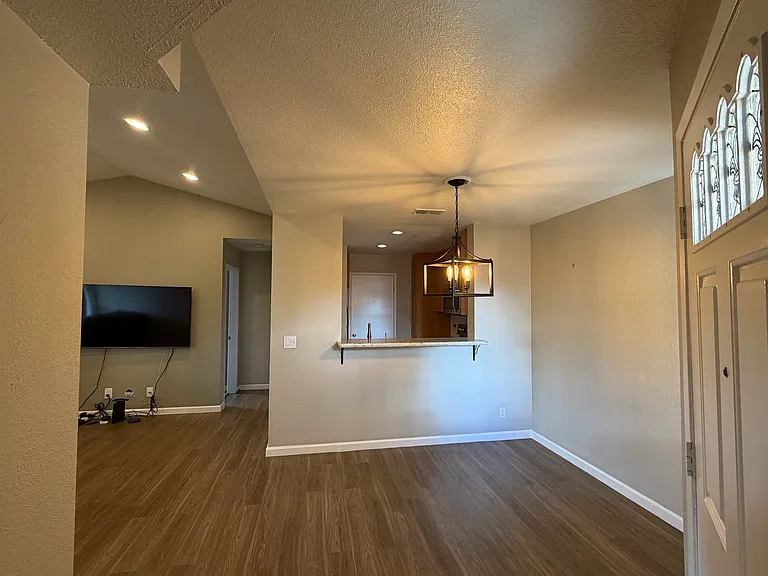 6933 Stagecoach Rd #H — Photo 3
