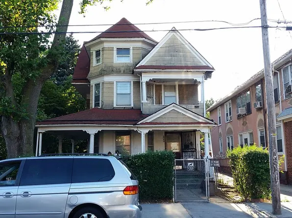 2042 E 14th St, Brooklyn, NY 11229