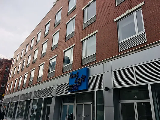 Rented by Chase Global Realty Corp | media 8