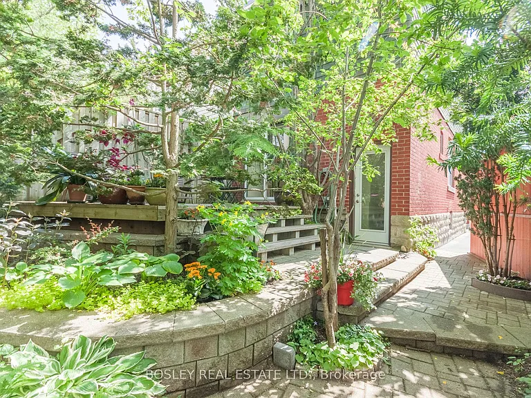 22 Martin Cres — Photo 36