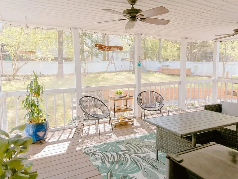 extra large screened in back porch