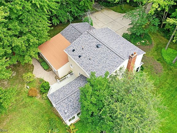 3rd image of 1097 Center St E
